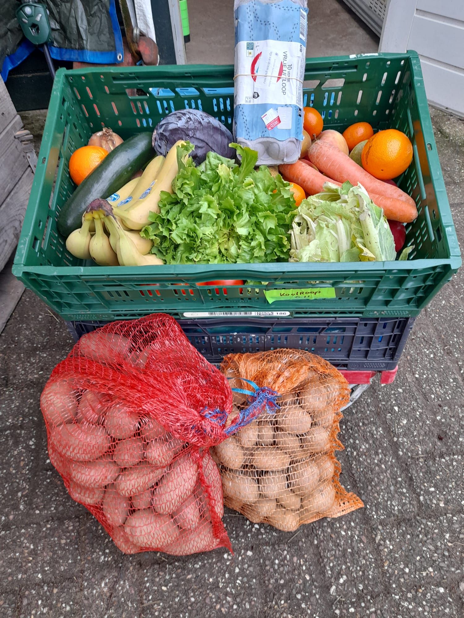 De winkkkel van Boerderijwinkel Lensink in Aalten is weer rijkelijk gevuld